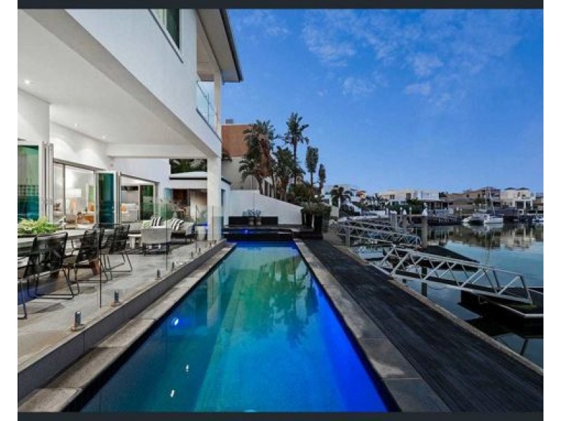 25 Knightsbridge Parade East, Paradise Point QLD 4216