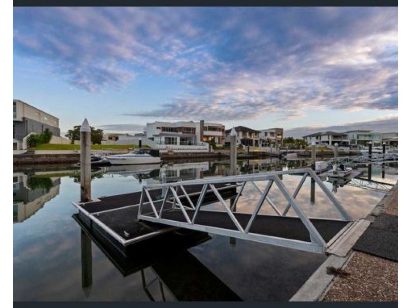 25 Knightsbridge Parade East, Paradise Point QLD 4216