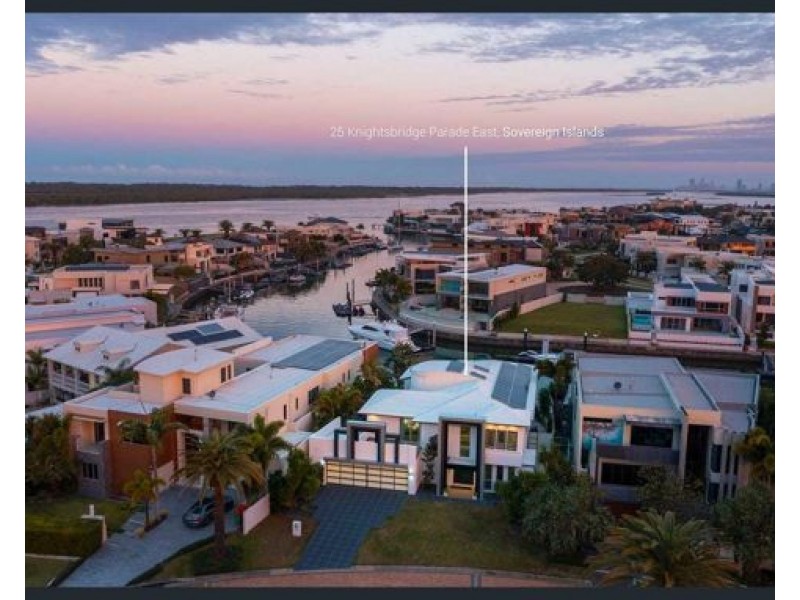 25 Knightsbridge Parade East, Paradise Point QLD 4216