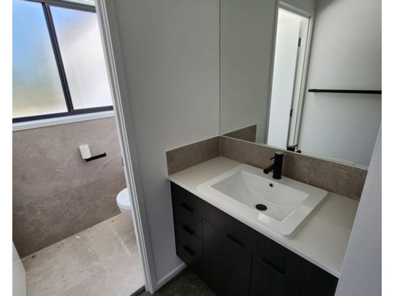 1 Bellerive street, Pallara QLD 4110