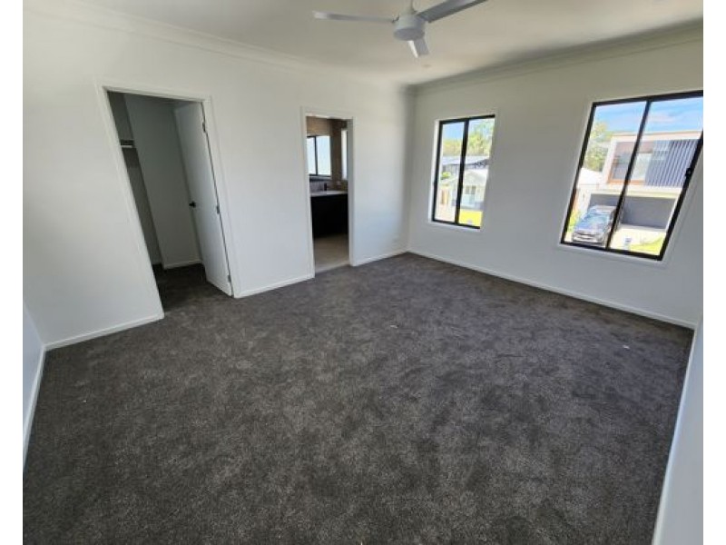 1 Bellerive street, Pallara QLD 4110