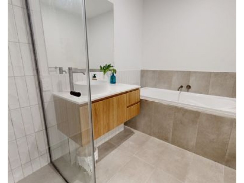 85/7 Lawrence Lyons Pl, Kenmore QLD 4069