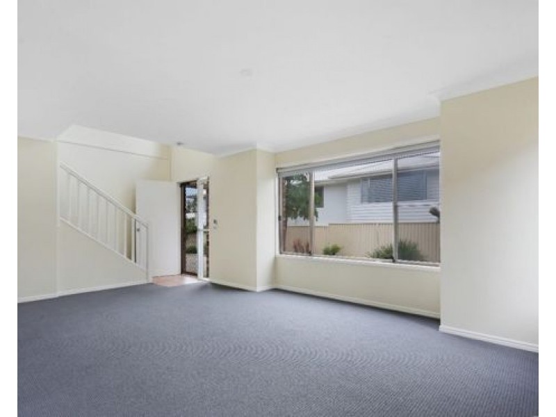 2/109 Pohlman Street, Southport QLD 4215