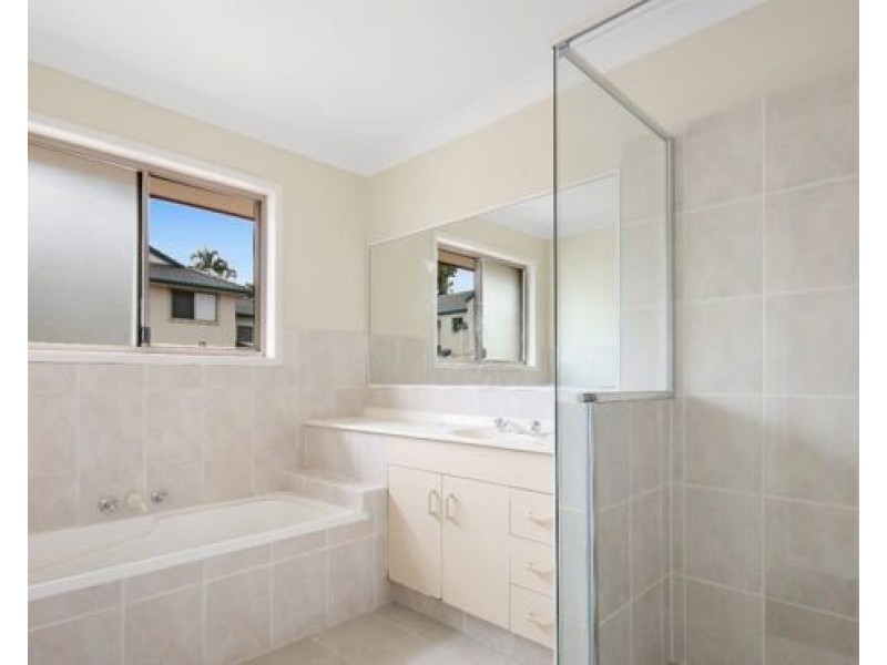 2/109 Pohlman Street, Southport QLD 4215
