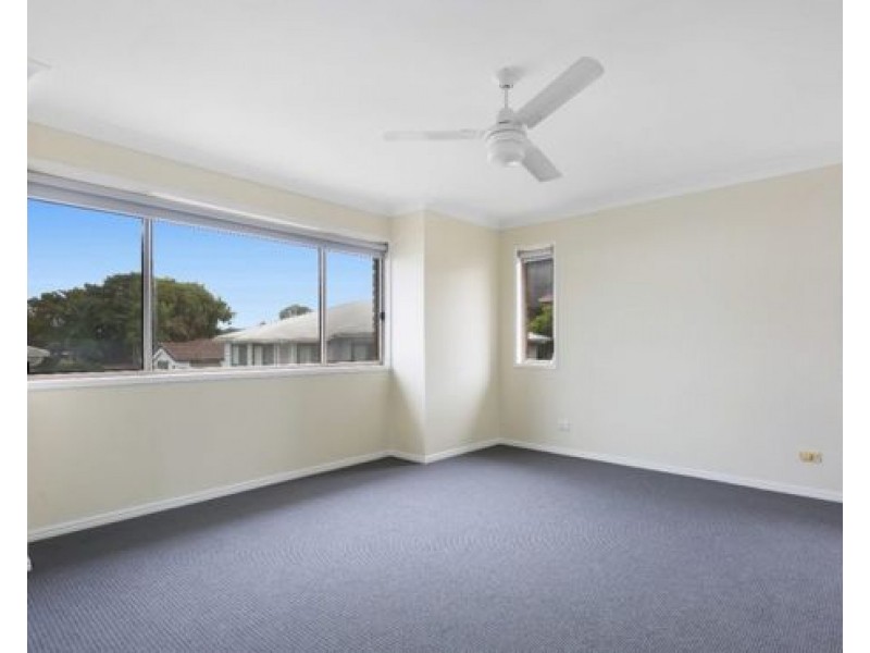 2/109 Pohlman Street, Southport QLD 4215