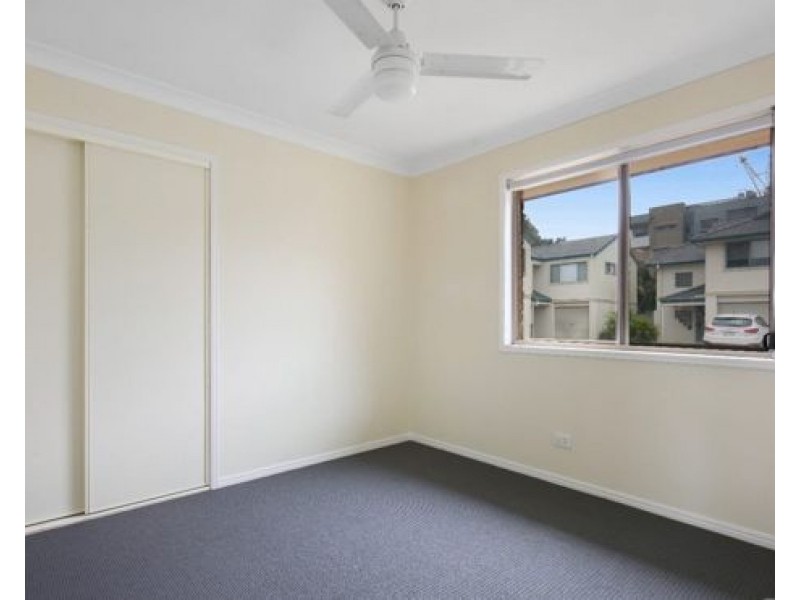 2/109 Pohlman Street, Southport QLD 4215
