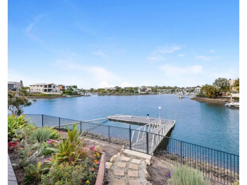 25 Ferrymans Court, Helensvale QLD 4212