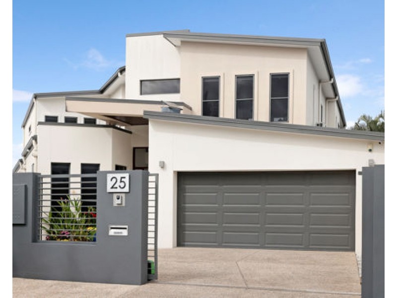 25 Ferrymans Court, Helensvale QLD 4212