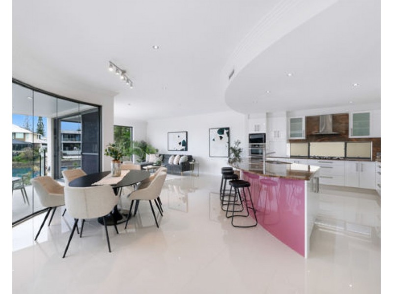 25 Ferrymans Court, Helensvale QLD 4212