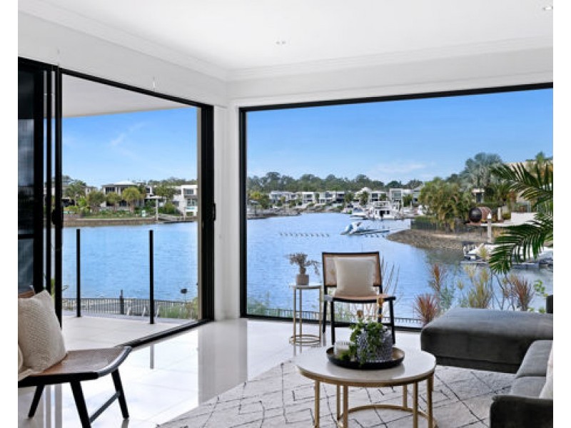 25 Ferrymans Court, Helensvale QLD 4212