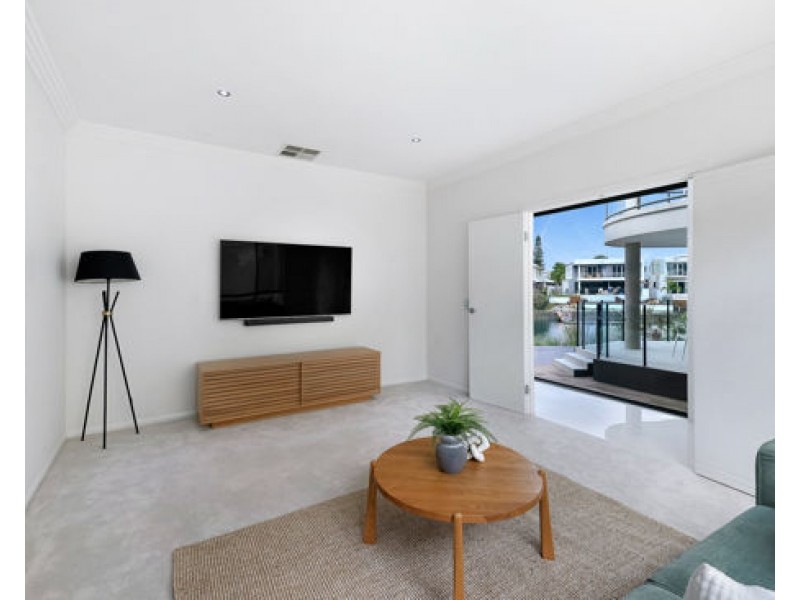 25 Ferrymans Court, Helensvale QLD 4212