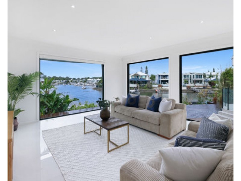 25 Ferrymans Court, Helensvale QLD 4212