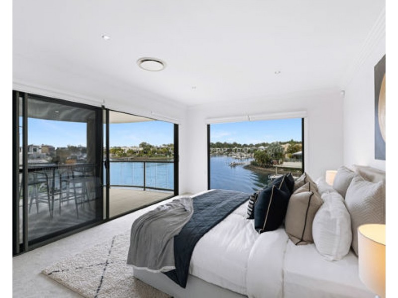 25 Ferrymans Court, Helensvale QLD 4212