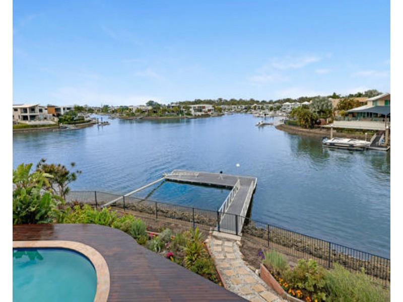 25 Ferrymans Court, Helensvale QLD 4212