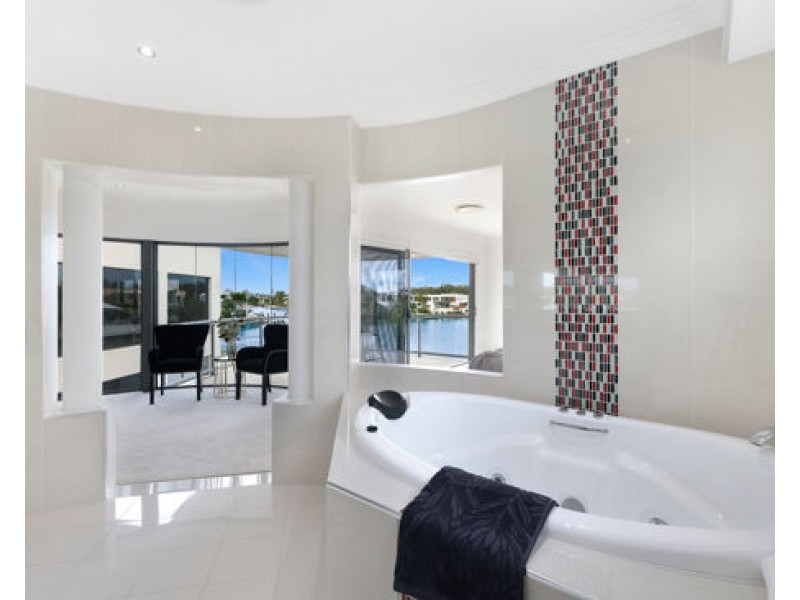 25 Ferrymans Court, Helensvale QLD 4212