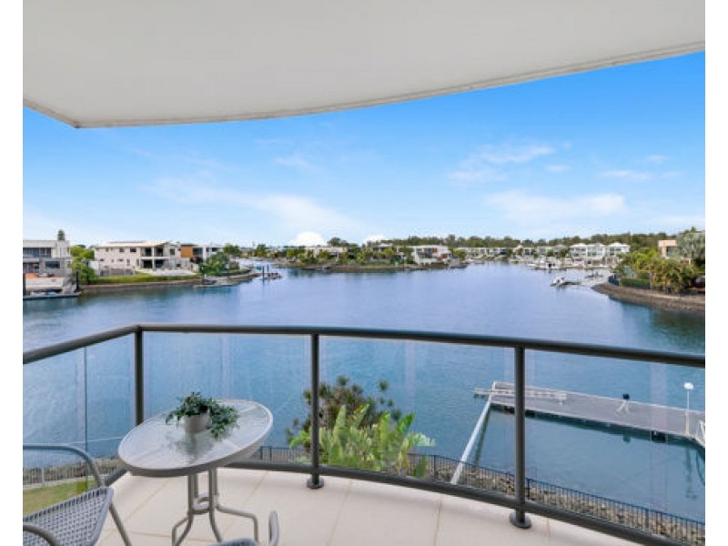 25 Ferrymans Court, Helensvale QLD 4212