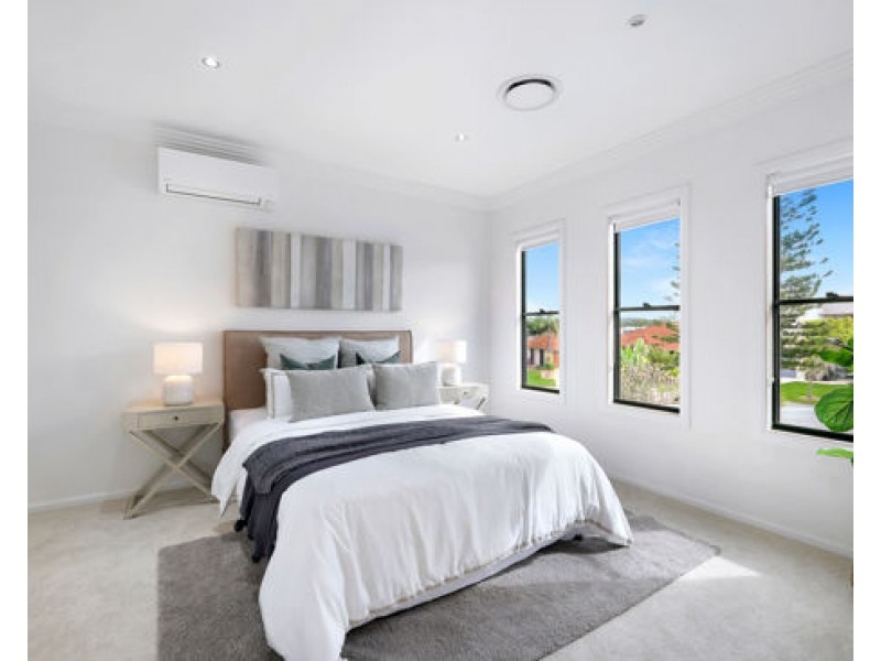 25 Ferrymans Court, Helensvale QLD 4212