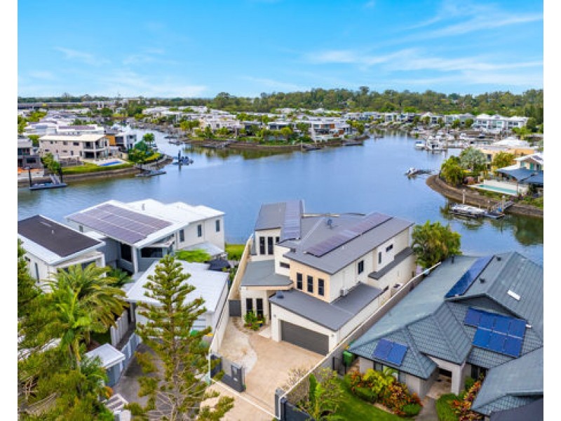 25 Ferrymans Court, Helensvale QLD 4212