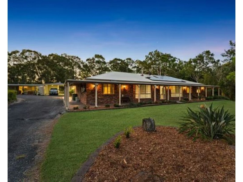 18 Gardenia Ct, Park Ridge South QLD 4125