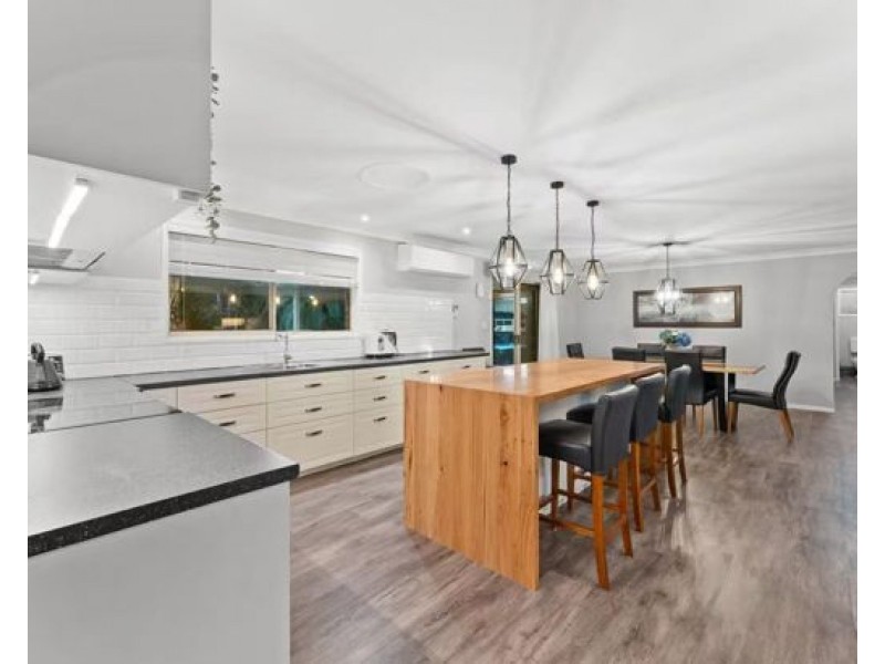 18 Gardenia Ct, Park Ridge South QLD 4125