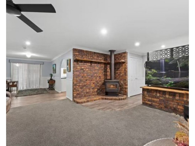 18 Gardenia Ct, Park Ridge South QLD 4125