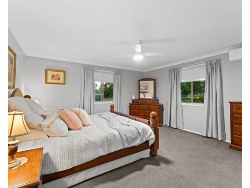 18 Gardenia Ct, Park Ridge South QLD 4125