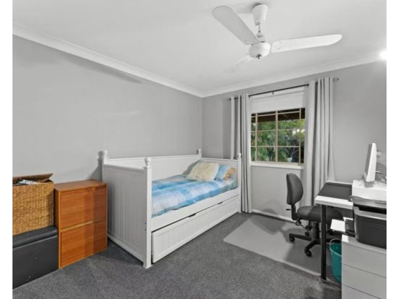 18 Gardenia Ct, Park Ridge South QLD 4125