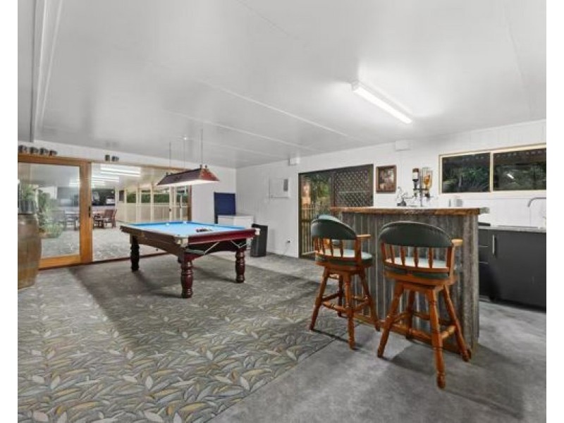 18 Gardenia Ct, Park Ridge South QLD 4125