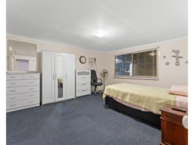 18 Gardenia Ct, Park Ridge South QLD 4125