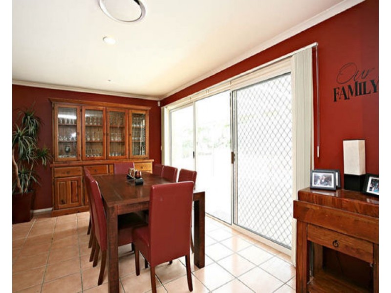8 Lochano Cl, Parkinson QLD 4115