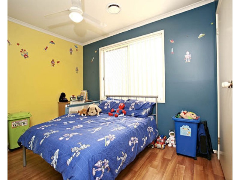 8 Lochano Cl, Parkinson QLD 4115