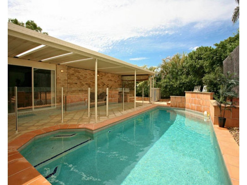 8 Lochano Cl, Parkinson QLD 4115