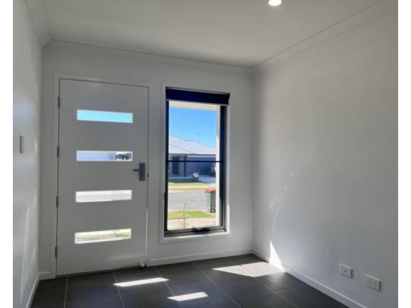 27A Pleasant St, Morayfield QLD 4506