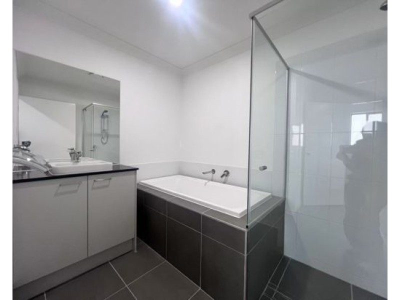 27A Pleasant St, Morayfield QLD 4506