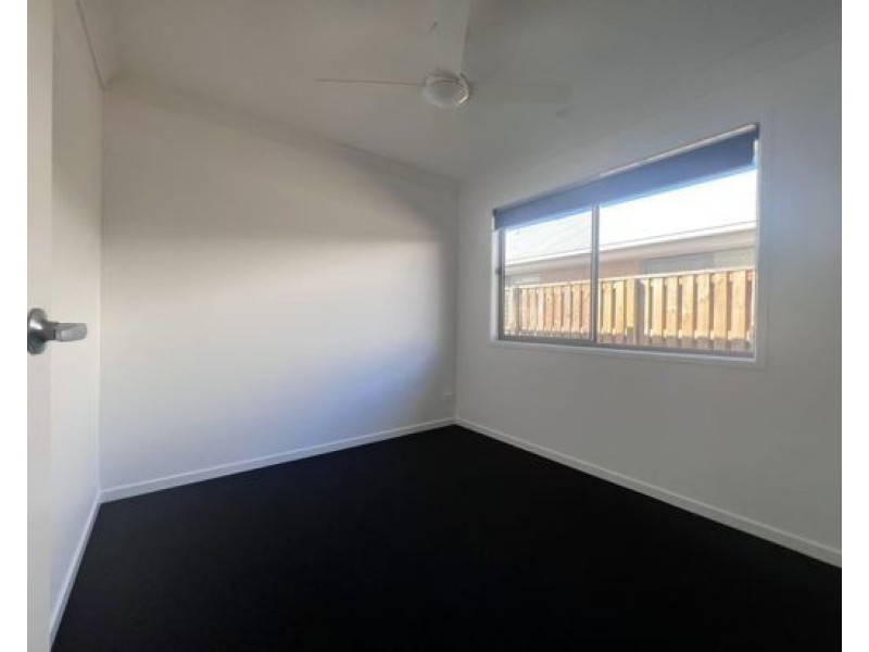 27A Pleasant St, Morayfield QLD 4506