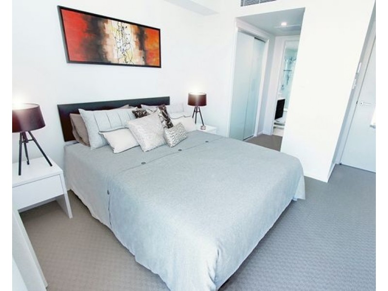 2 Laurence St, St Lucia QLD 4067