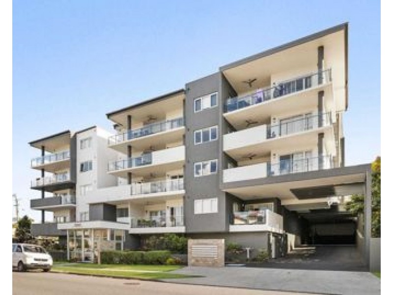 2 Laurence St, St Lucia QLD 4067
