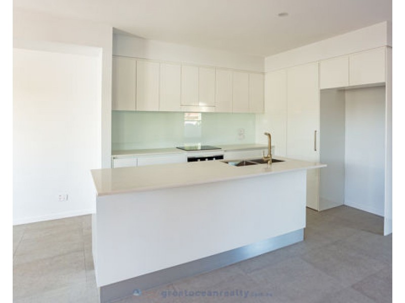 1/41 Imperial Parade, Labrador QLD 4215