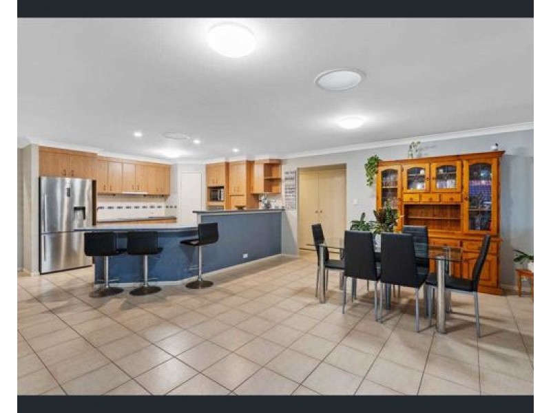 19 Highlands Terrace, Springfield Lakes QLD 4300