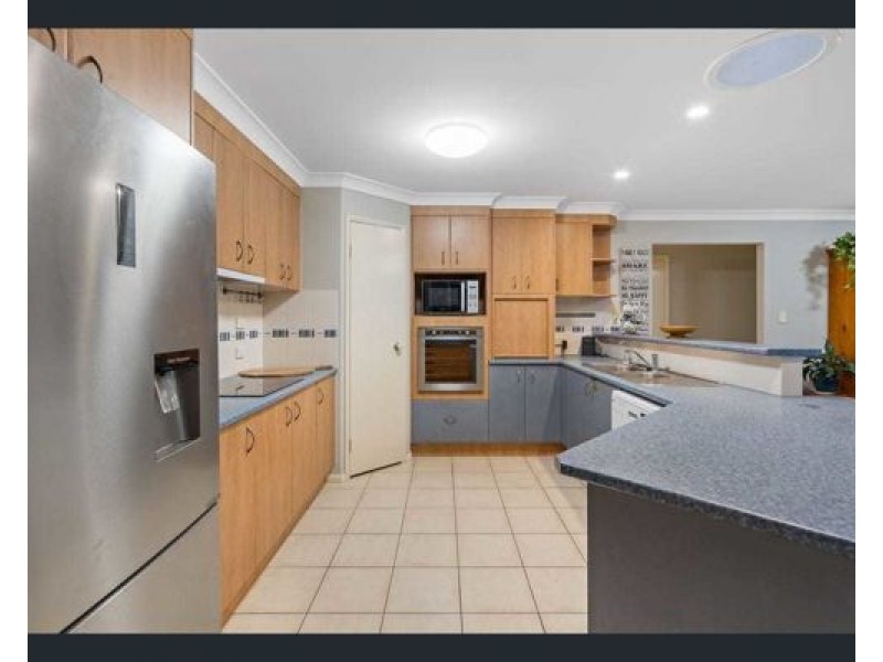 19 Highlands Terrace, Springfield Lakes QLD 4300