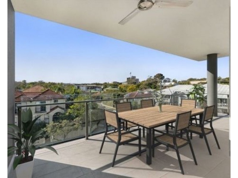 2 Laurence St, St Lucia QLD 4067