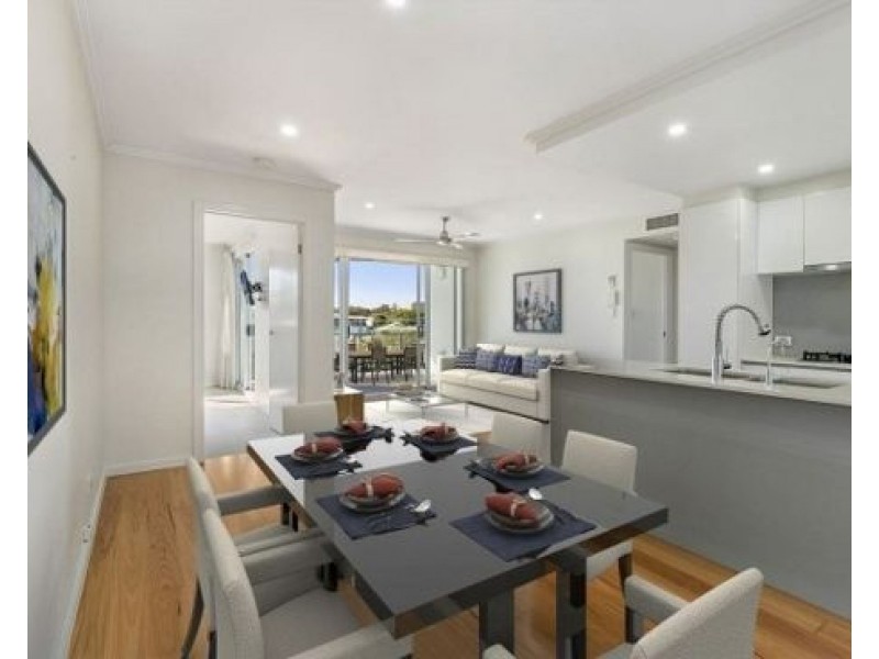 2 Laurence St, St Lucia QLD 4067