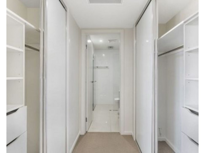 2 Laurence St, St Lucia QLD 4067