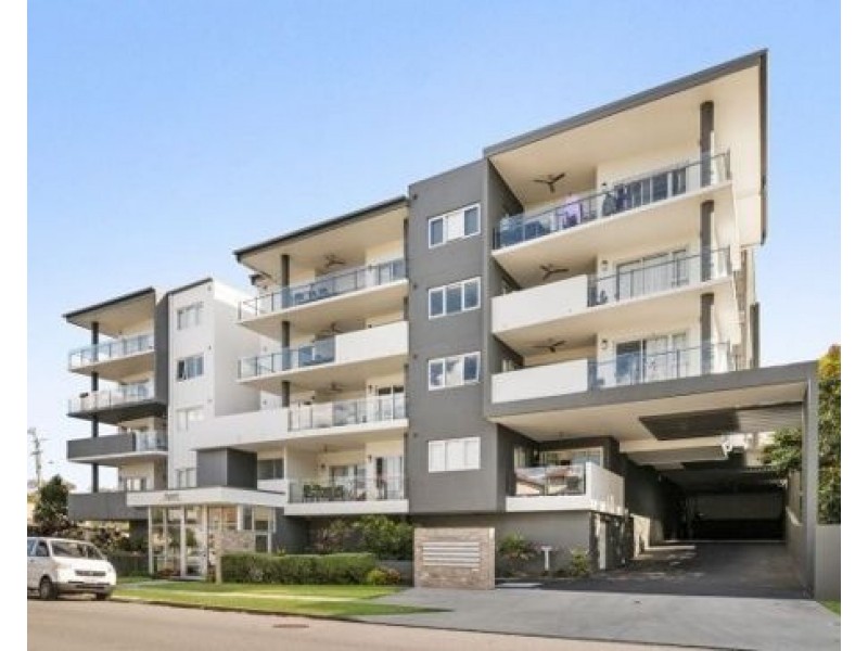 2 Laurence St, St Lucia QLD 4067