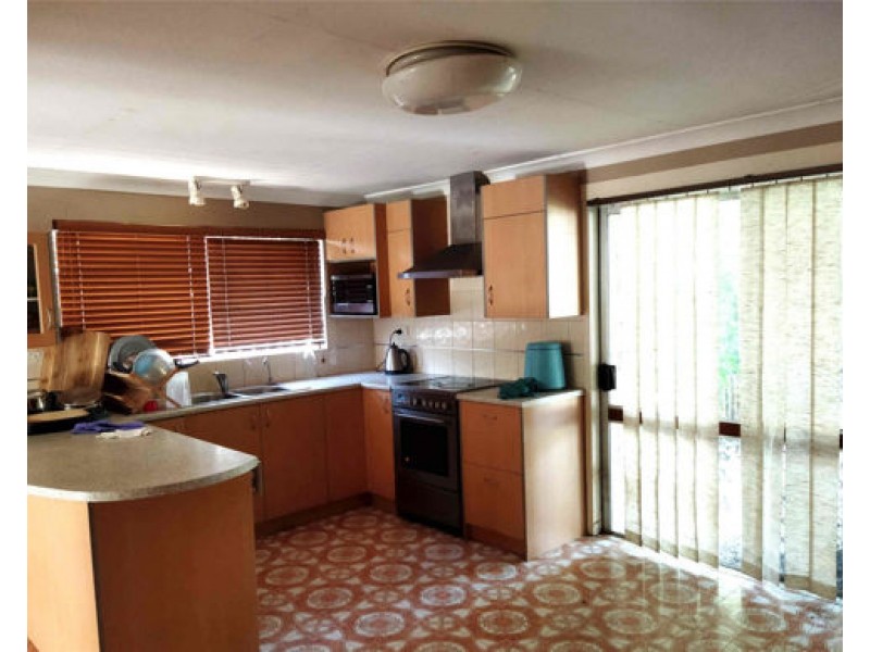 4 carnaby street, Macgregor QLD 4109
