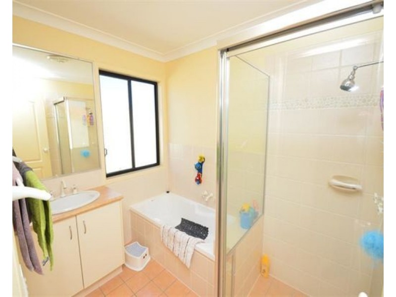 7 Golden Bear Drive, Arundel QLD 4214