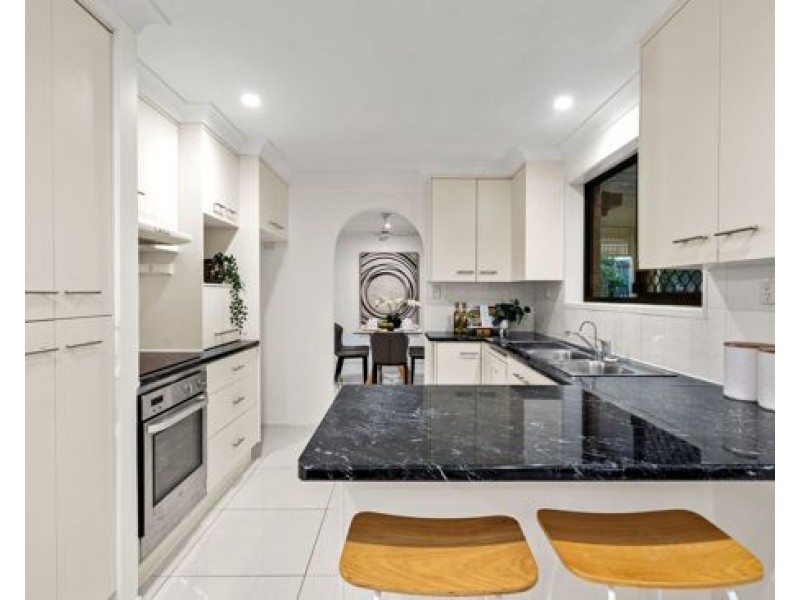 11 Gwandalan St, Eight Mile Plains QLD 4113