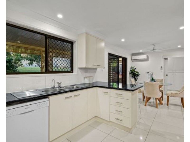 11 Gwandalan St, Eight Mile Plains QLD 4113