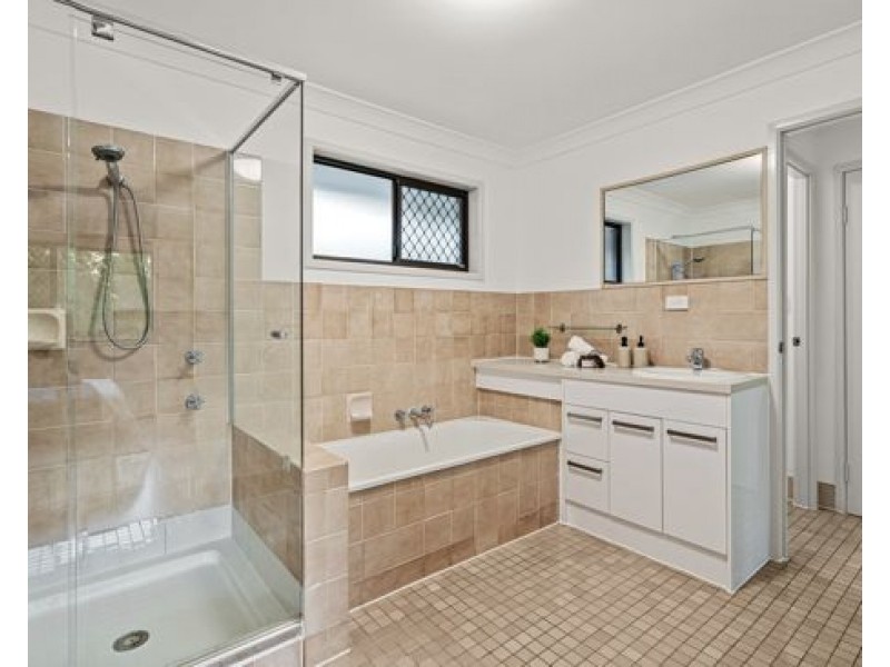 11 Gwandalan St, Eight Mile Plains QLD 4113