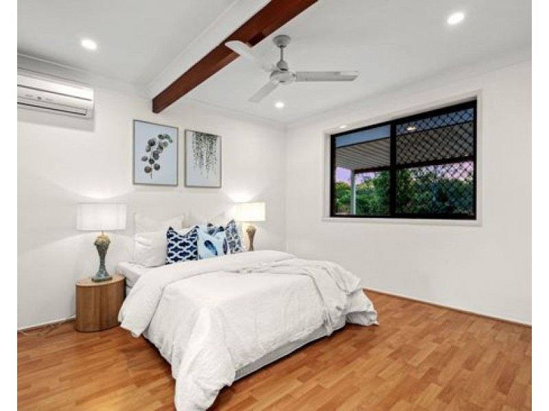 11 Gwandalan St, Eight Mile Plains QLD 4113